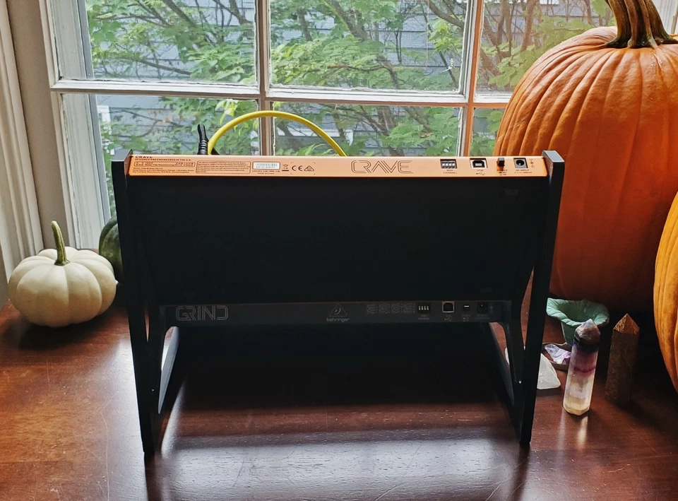 Módulo de sintetizador Behringer serie Productor soporte impreso de 2 niveles negro Foto 4 de 4