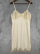 Vintage Wonder Maid Slip Sz 40 Champagne Lace Full Non Cling Nylon Lingerie 60s