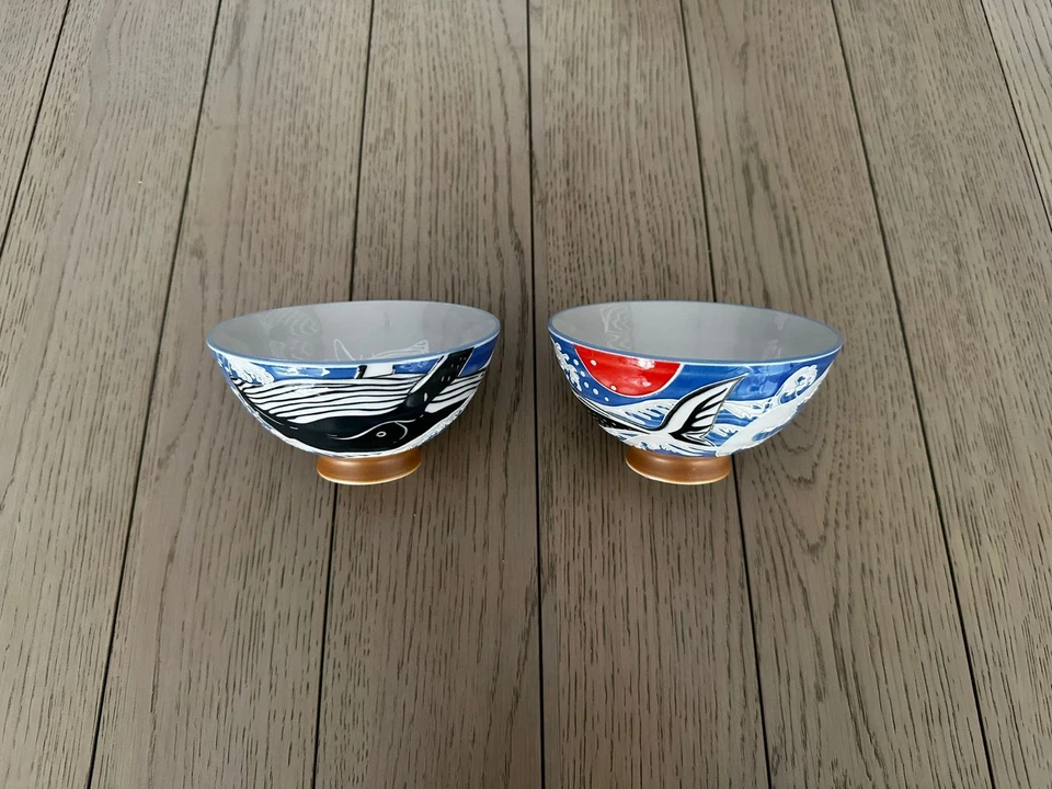 UNMARKED JAPANESE STYLE BOWL *BRAND NEW* *NEVER USED* WHALE AND WAVES DESIGN