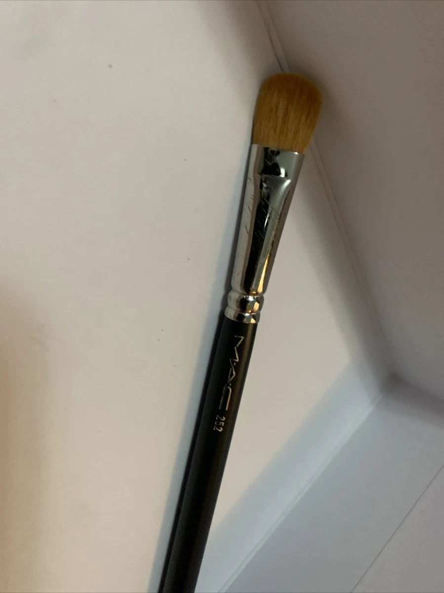 MAC Cosmetics 252 Large Shader Eye Shadow Brush New | eBay