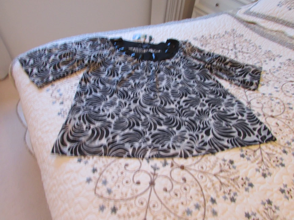 Ladies Blouse Size medium 10/12 Design Threadz 3/4 Sleeves Black & White - image 2 of 4