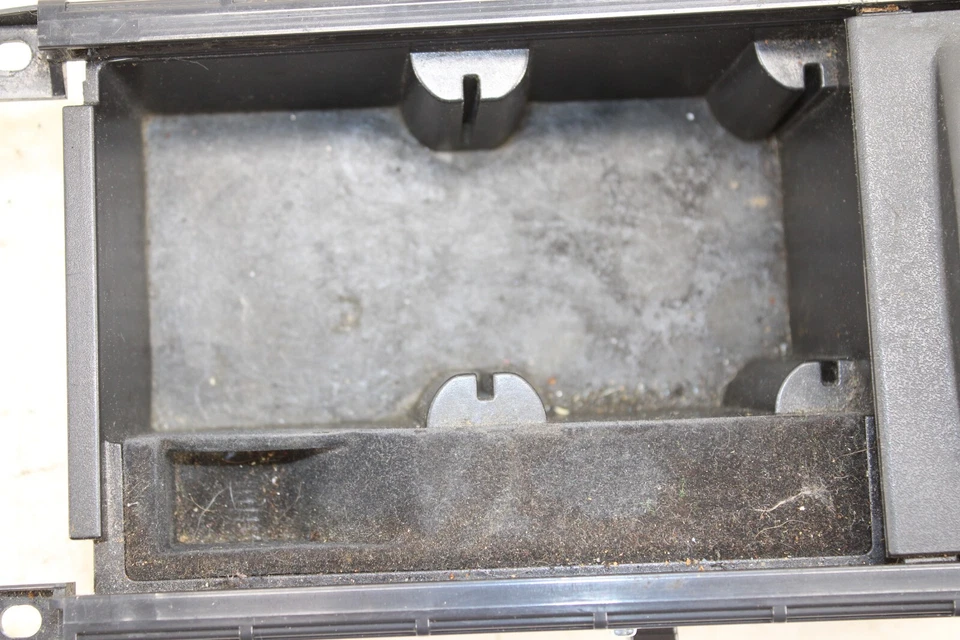 Suporte para copo console central 2008-2015 Infiniti Q60 G37 cupê fabricante de equipamento original Gu51 - Imagem 4 de 4