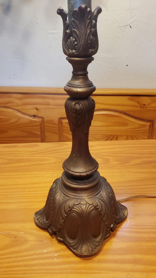 Lámpara de mesa industrial moderna envejecida Currey and Company modelo 0809 Foto 2 de 4