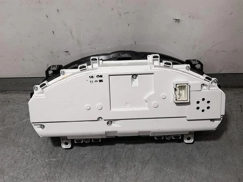 299900U instrumentenblende für VOLVO V40 CROSS COUNTRY MOMENTUM 2012 4332730 - Imagem 2 de 4