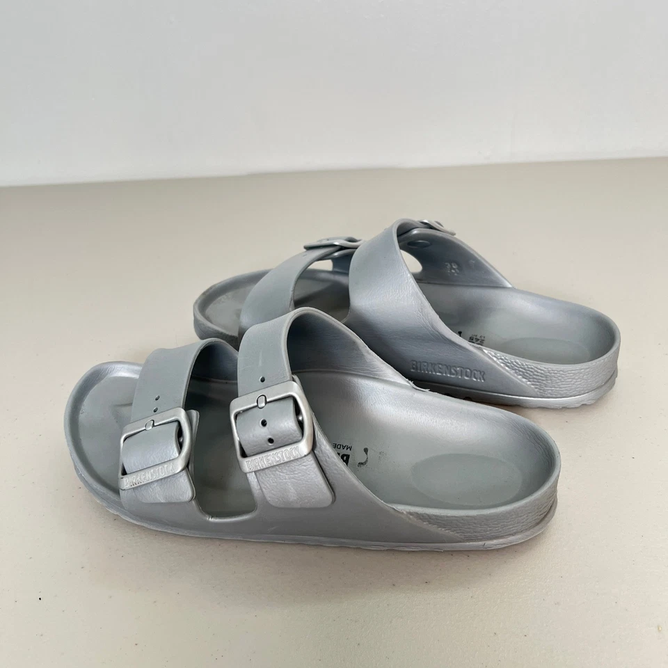 Sandálias femininas Birkenstock Arizona prata EVA 38 UE 7 EUA - Imagem 4 de 4