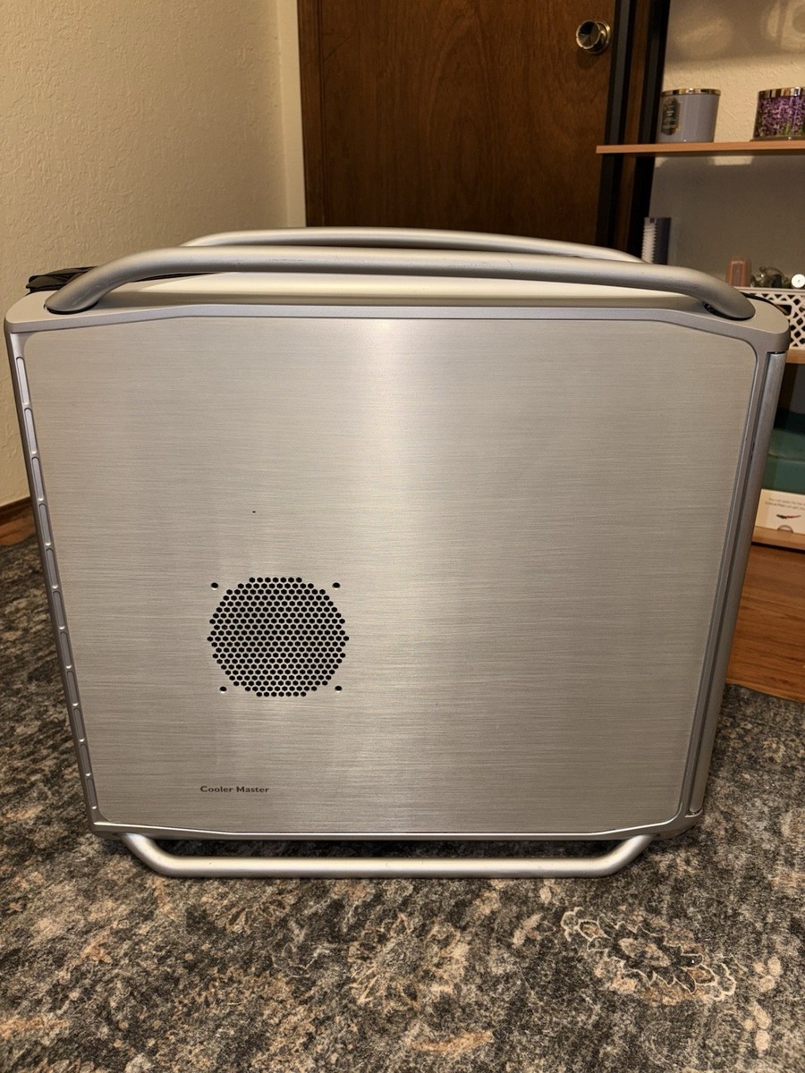 Boitier Cooler Master Cosmos 1000 : Le tour du boitier, page 2