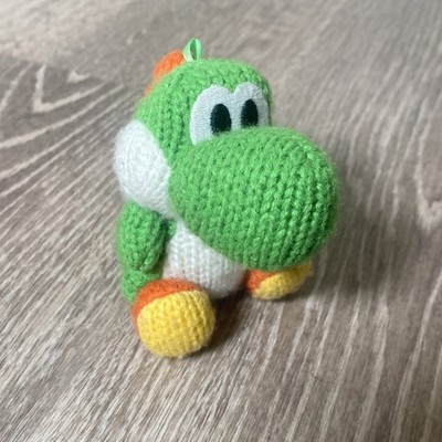 Nintendo  Amiibo Yarn Yoshi Green Figurine
