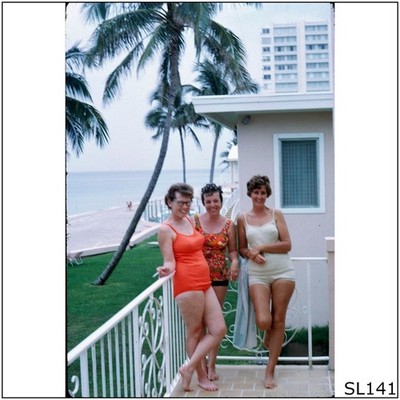 U.S. #09 Swimwear Models 1972 35mm Film Slide (SL141)