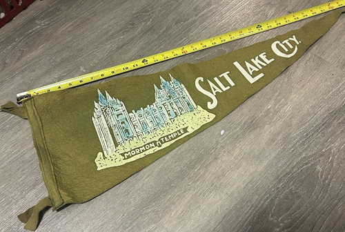 Ancien fanion feutre vert drapeau Salt Lake City temple mormon souvenir trous d'épingle - Photo 1/7