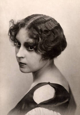 Featuring The Russian Film Star Zoya Barantsevich 1914 Old Photo