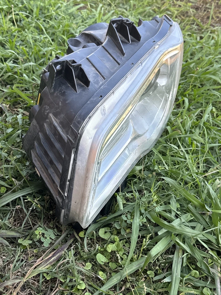 Lámpara halógena para conductor izquierdo Chrysler 300 2011-2014 Foto 2 de 4