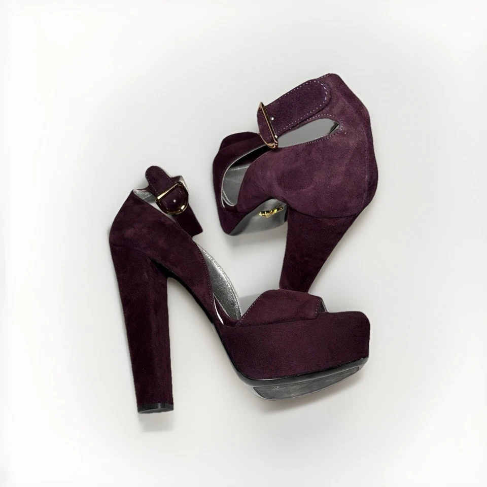 Bomba de gamuza Prada Foto 3 de 4