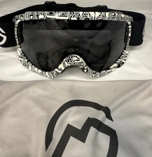 Magellan Outdoors Ski Snow Goggles Black White Snowboard Glasses Great condition
