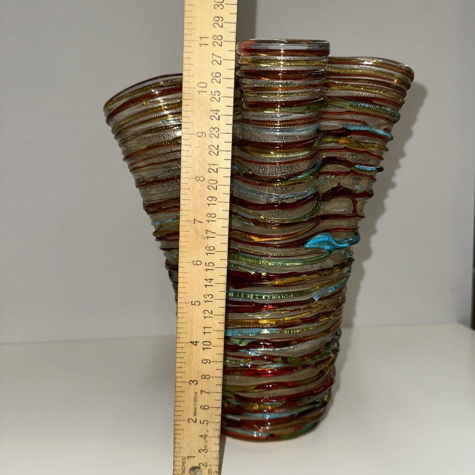 Jarrón italiano de cristal de Murano milulticolor, firmado E. Camozzo roscado ondulado Foto 2 de 4