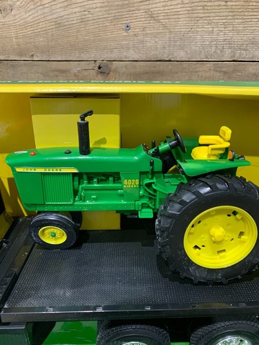 ERTL Big Farm, 4020 Tractor with Peterbilt Model 367, 1:16 Scale, NIB - Picture 3 of 8