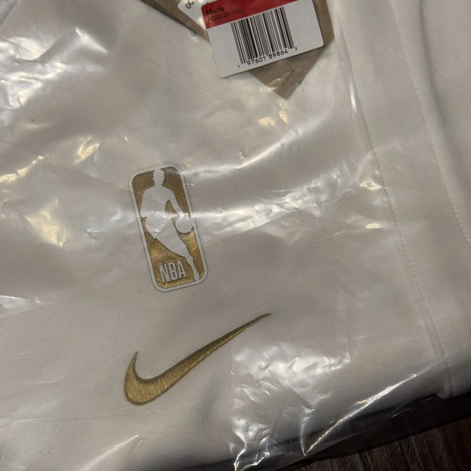 Boston Celtics Nike NBA Champions Banner On-Court Showtime Warm-Up Jacket Sz Lg - Image 3 of 4