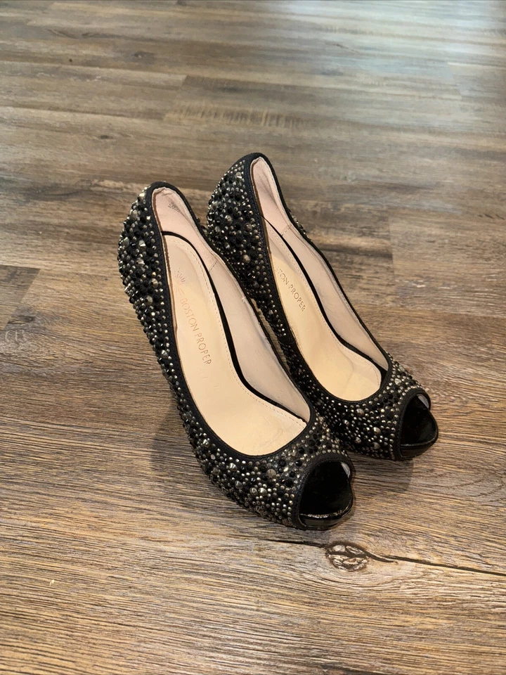 Tacones Boston adecuados con pedrería  Foto 2 de 4