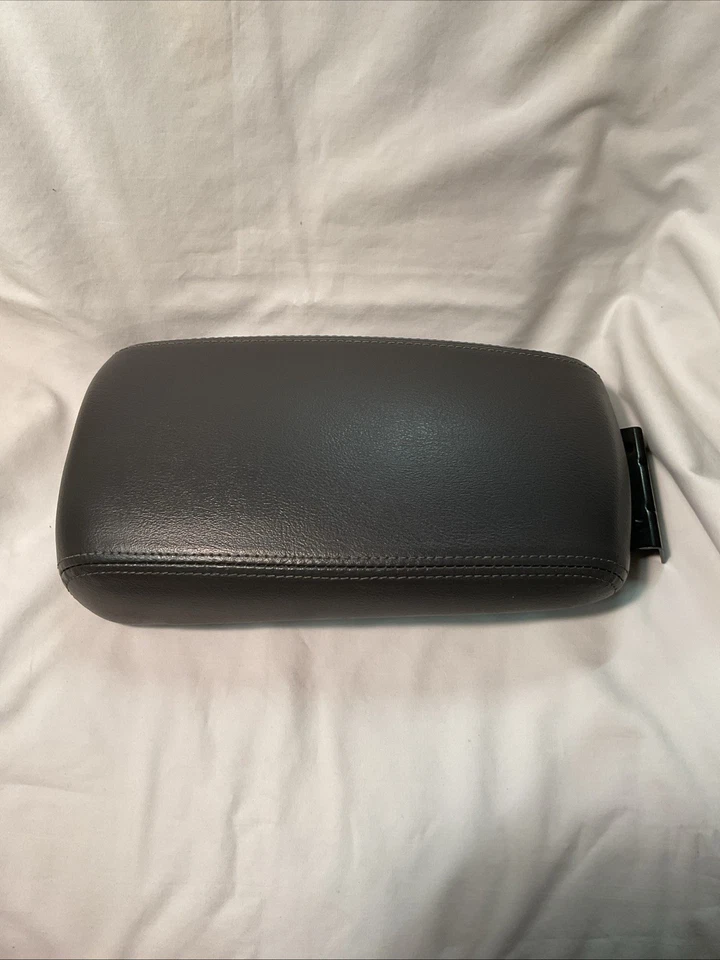 Pontiac Bonneville Center Console Arm Rest Lid 2000 2001 2002 2003 2004 2005 - Image 2 of 4