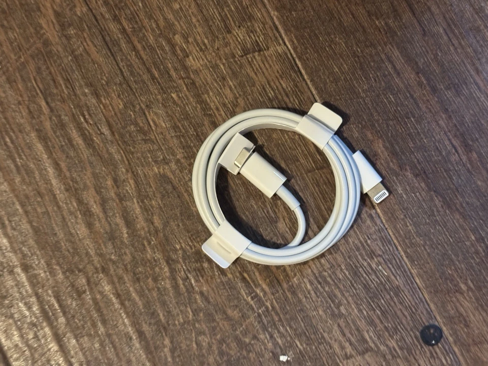 Lote de 50 cables de carga originales Apple de 1 m (3 pies) Lightning a USB-C (caja tirada) Foto 3 de 4
