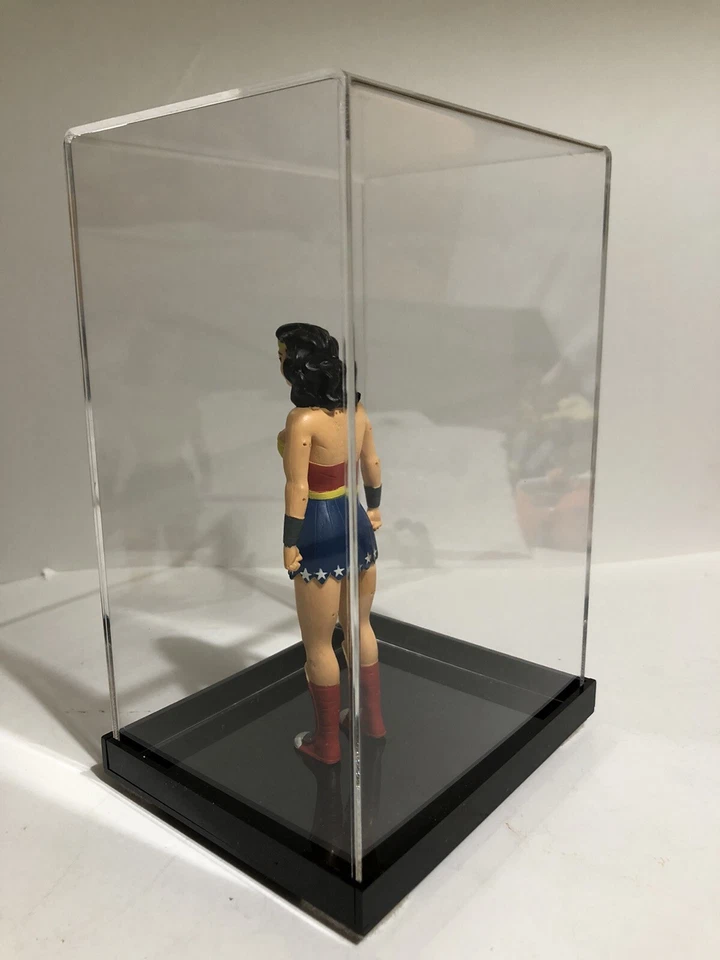 Figura de acción Wonder Woman 1984 flexible DC Comics con vitrina vintage Foto 2 de 4