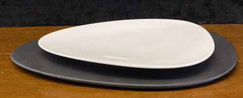 Alessi “Colombina” White Porcelain Dinner Plate & Black Melamine Placemat - Picture 2 of 7