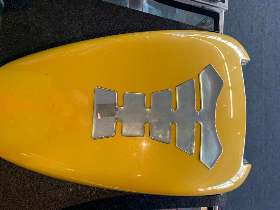 Cubierta de carcasa del tanque de gasolina Yamaha VMAX 1200 Foto 3 de 4