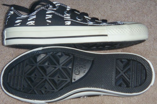 black converse white tongue