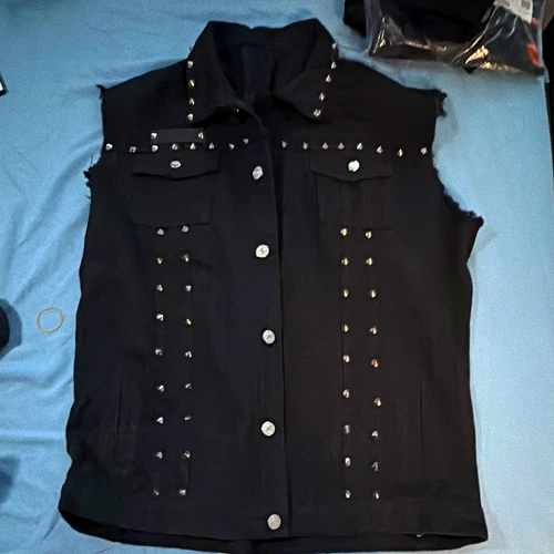 Men’s Black Studded Denim Vest Button-Front Pockets Point Collar Size Large - product listing photo