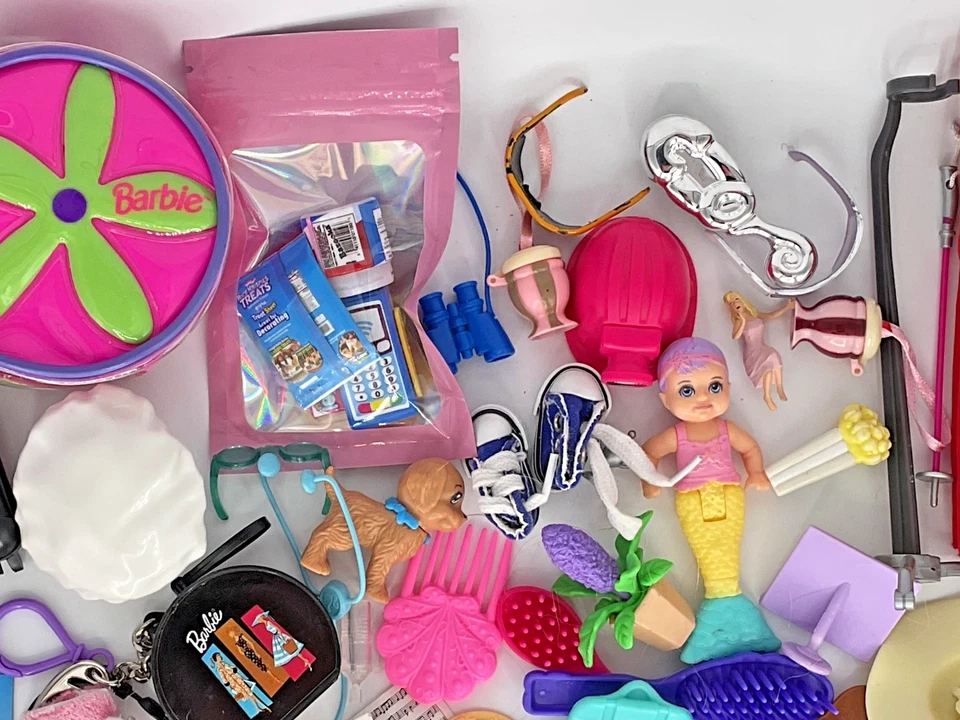 Lote grande de accesorios para muñecas Barbie vintage Foto 3 de 4