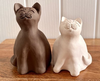 Handgefertigte Ton Keramik Katze Figur Katzen Paar braun creme Skulptur 12 cm 10 cm