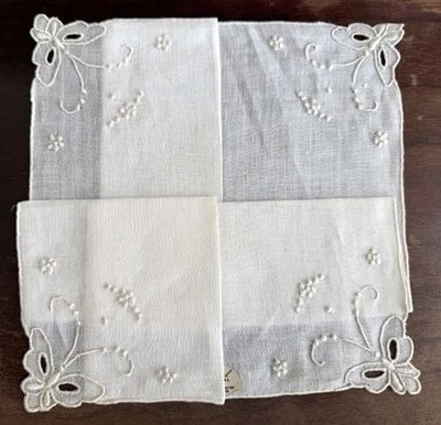 VINTAGE 1940s MADEIRA LINEN WHITE ON WHITE EMBROIDERED NEW W/ TAG BUTTERFLIES