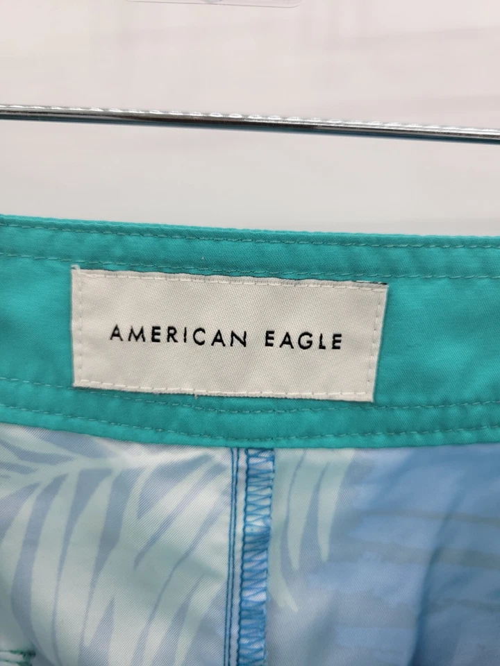 Baús de banho curtos American Eagle Board masculino pequeno azul verde havaiano floral - Imagem 3 de 4