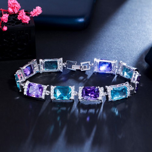 Brazalete de eslabones con dijes cuadrados de circonita cúbica azul púrpura plateado para novias - Imagen 3 de 10