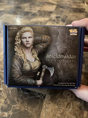 Nuts Planet 1/10 The Viking Age Shield maiden Resin Bust Model Kit #NP-B013