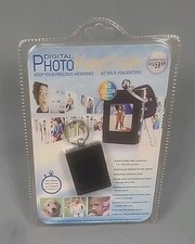 NEW Innovage 1.4 Digital Photo Keychain Black LCD Full-Color Display Slide Show