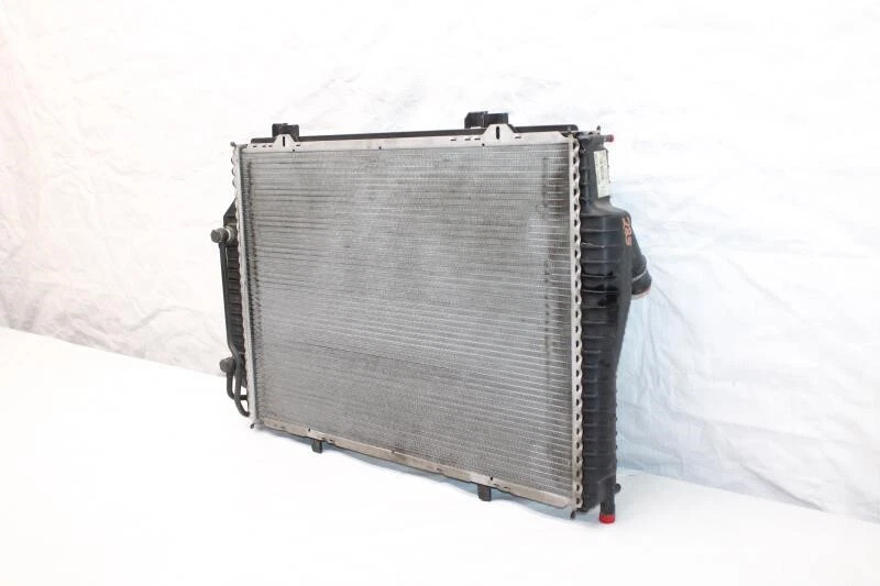 Mercedes SLK32 R170 2003 Roadster #285 radiador de aire acondicionado Foto 3 de 4