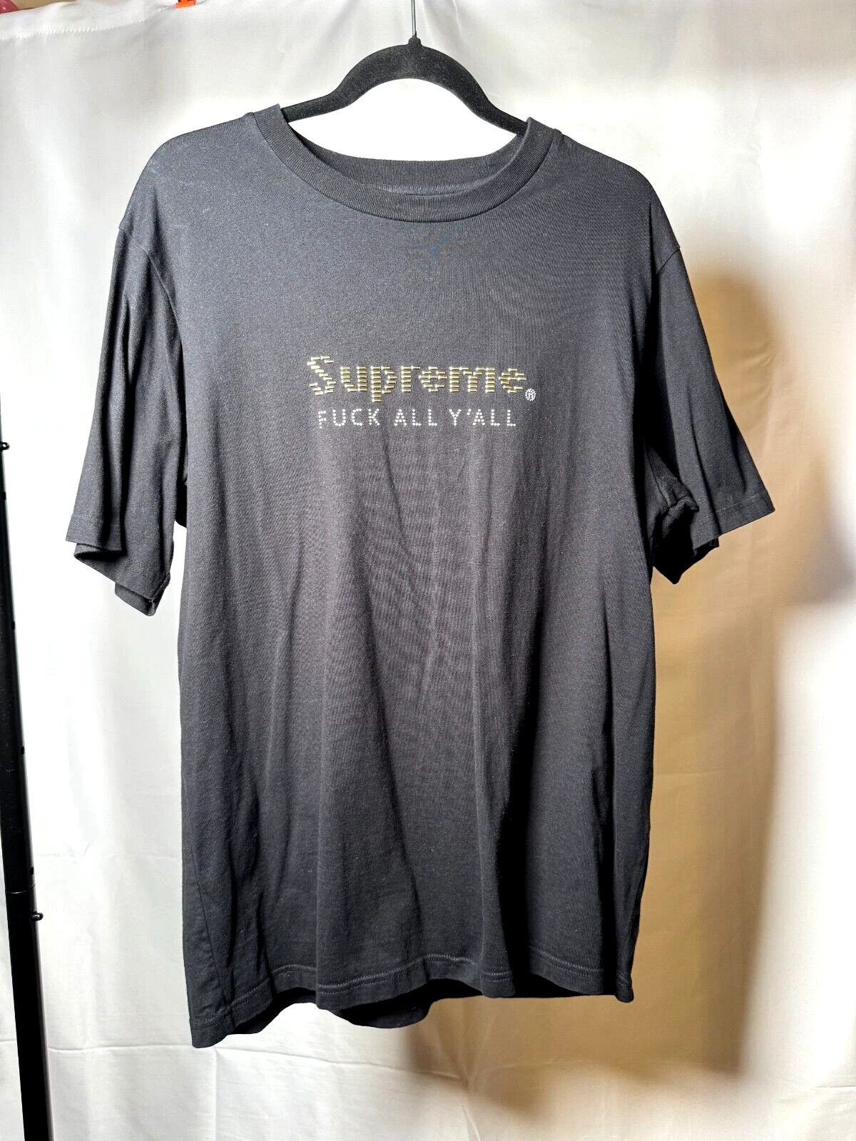 Tee shirt Supreme barres dorées taille M noir