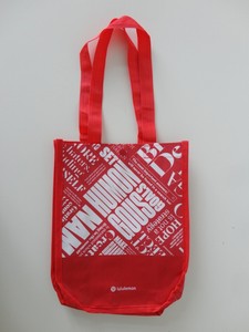 lululemon lunch bag