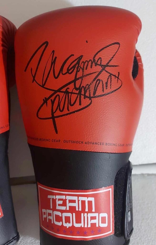 Manny Pacquiao 1 piair red gloves 10 oz Authentic signature