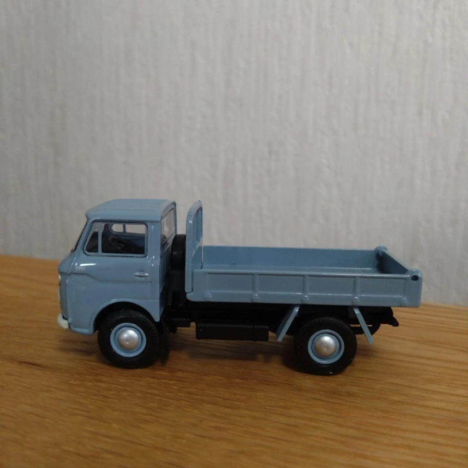 Винтажный самосвал Tomica Mazda E2000 - Изображение 4 из 4