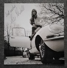 B753 Suzy Kendall Foto original signiert
