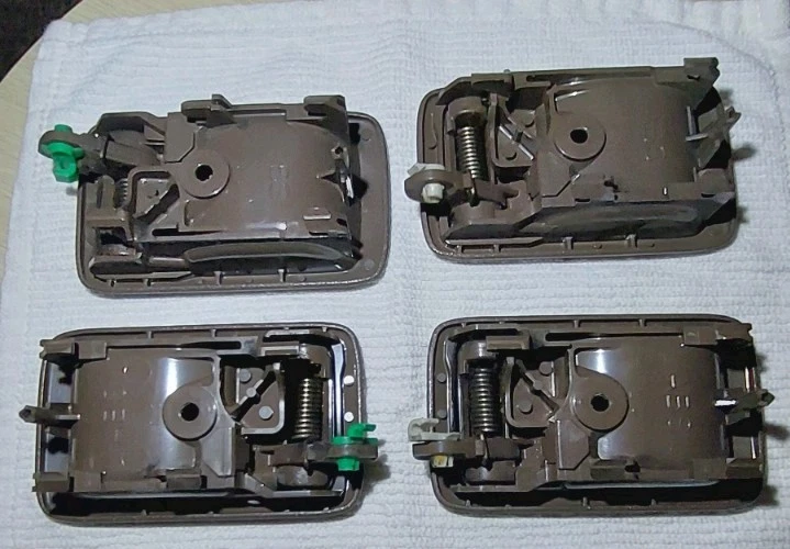 Juego de 4 manijas de puerta interiores Toyota 4runner 98 OEM genuinas usadas Foto 3 de 3