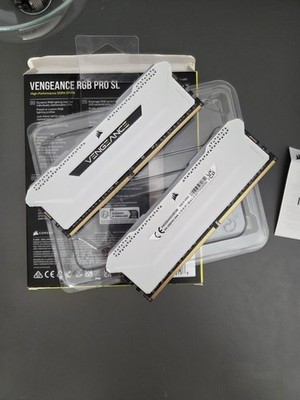 Corsair Vengeance RGB PRO SL 32GB 2x16GB Kit DDR4-3200 CL16 CMH32GX4M2E3200C16W