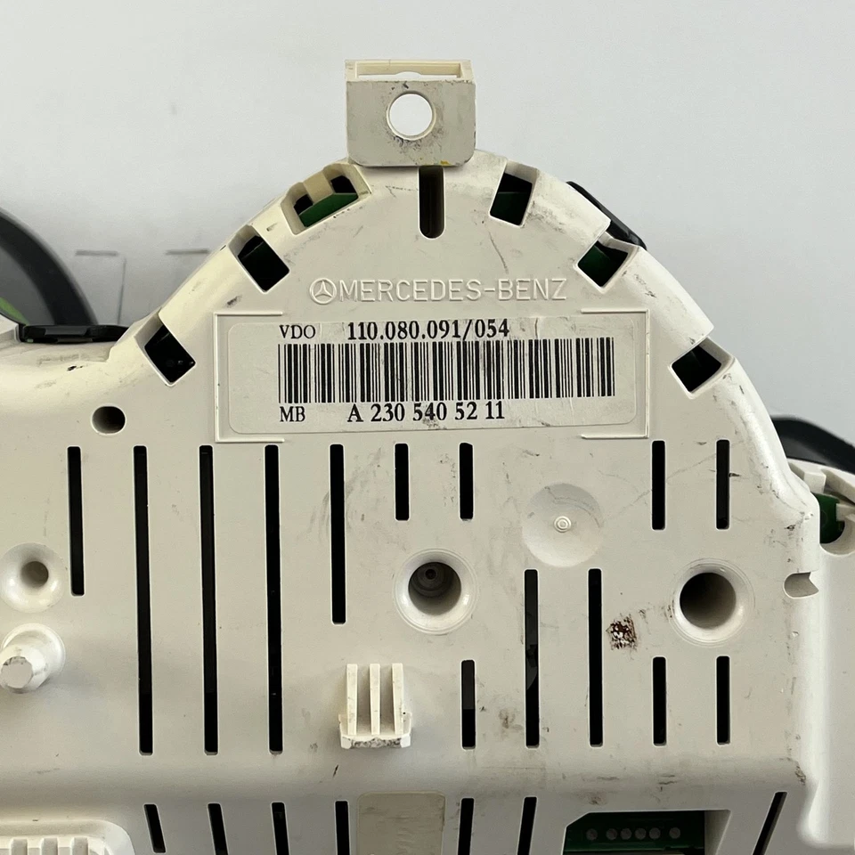 2004-2006 Mercedes-Benz SL500 Roadster Speedometer/Insturment Cluster 2305407311 - Image 4 of 4