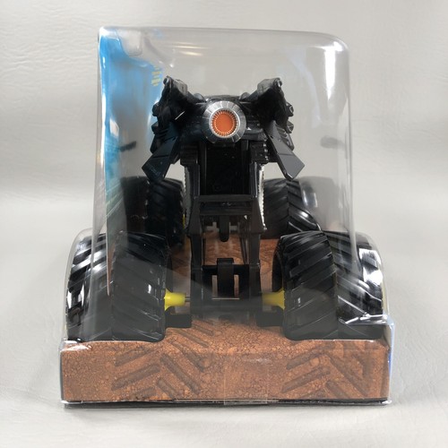 2022 Spin Master Monster Jam DC BATMAN BATMOBILE 1:24 Scale Metal Body - Picture 8 of 12