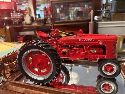 Franklin Mint Precision Farmall Model H Tractor 1:12 scale