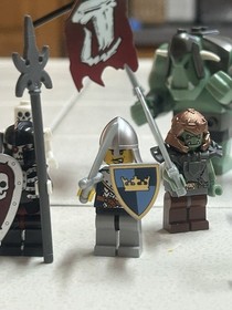 LEGO Castle Tower Raid+King And War Wagon/Troop Transport Skeletons/Orcs Retired