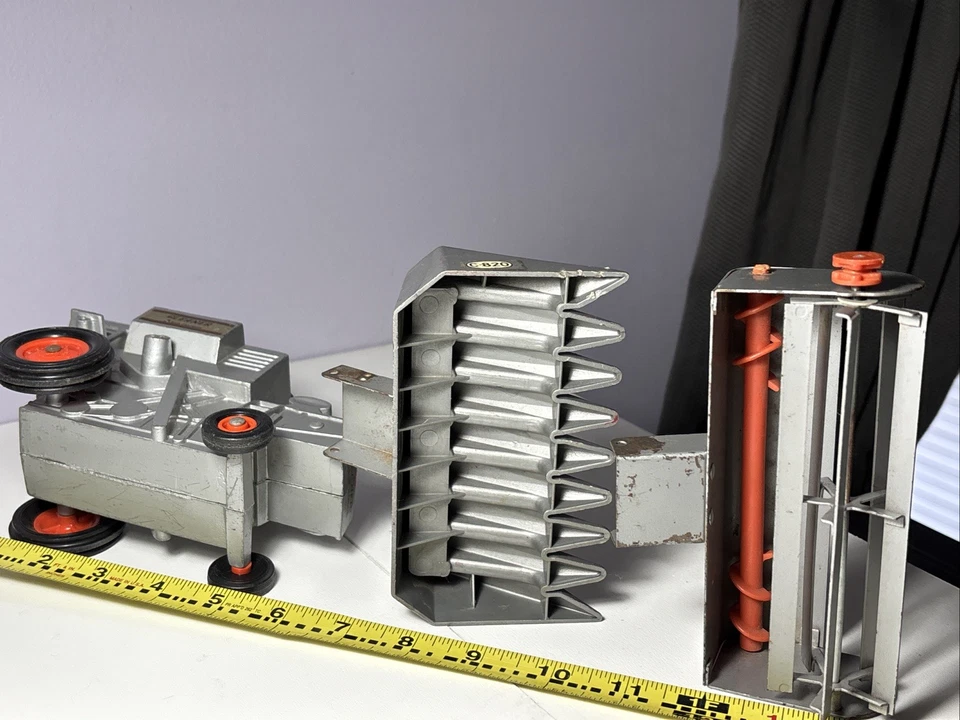 Vintage ERTL Allis Chalmers Gleaner Combine 1:32 Scale Diecast Farm Toy - Image 4 of 4