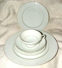 1962 ROSENTHAL Royal Velvet Fleur de Lis Pattern ELEGANT  5 pc place set 6 Avail