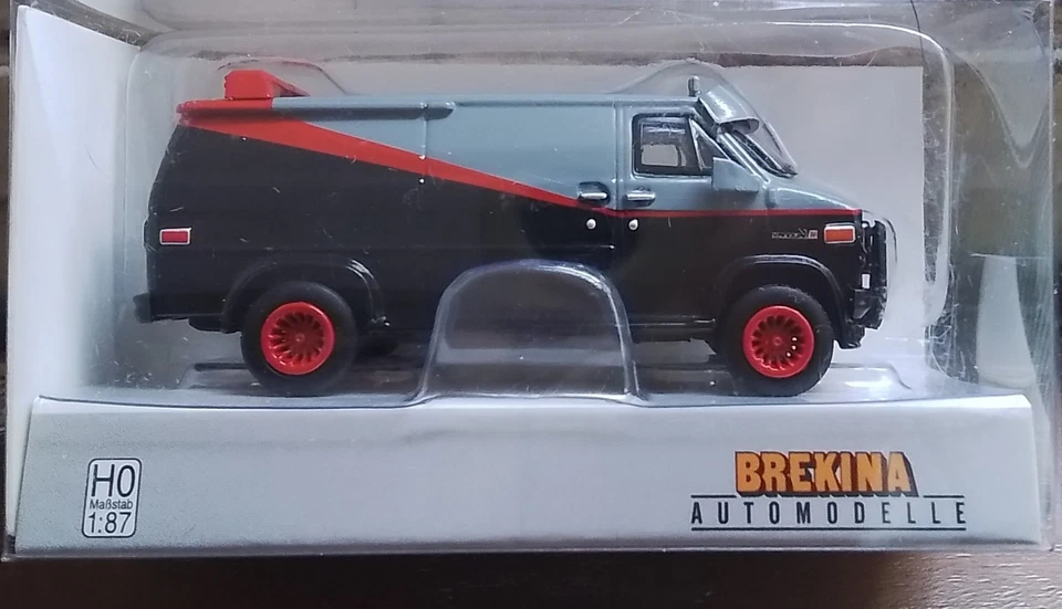 Brekina 18250 GMC Vandura aus der tv Serie A Team SchwarzRotGrau mit 4 Figuren - Bild 4 von 4